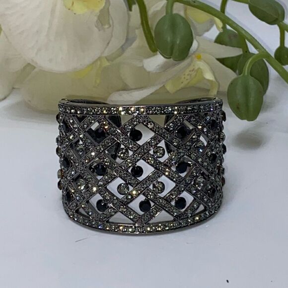 Beautiful Sparkly Rhinestone Cuff Bracelet - Picture 1 of 6